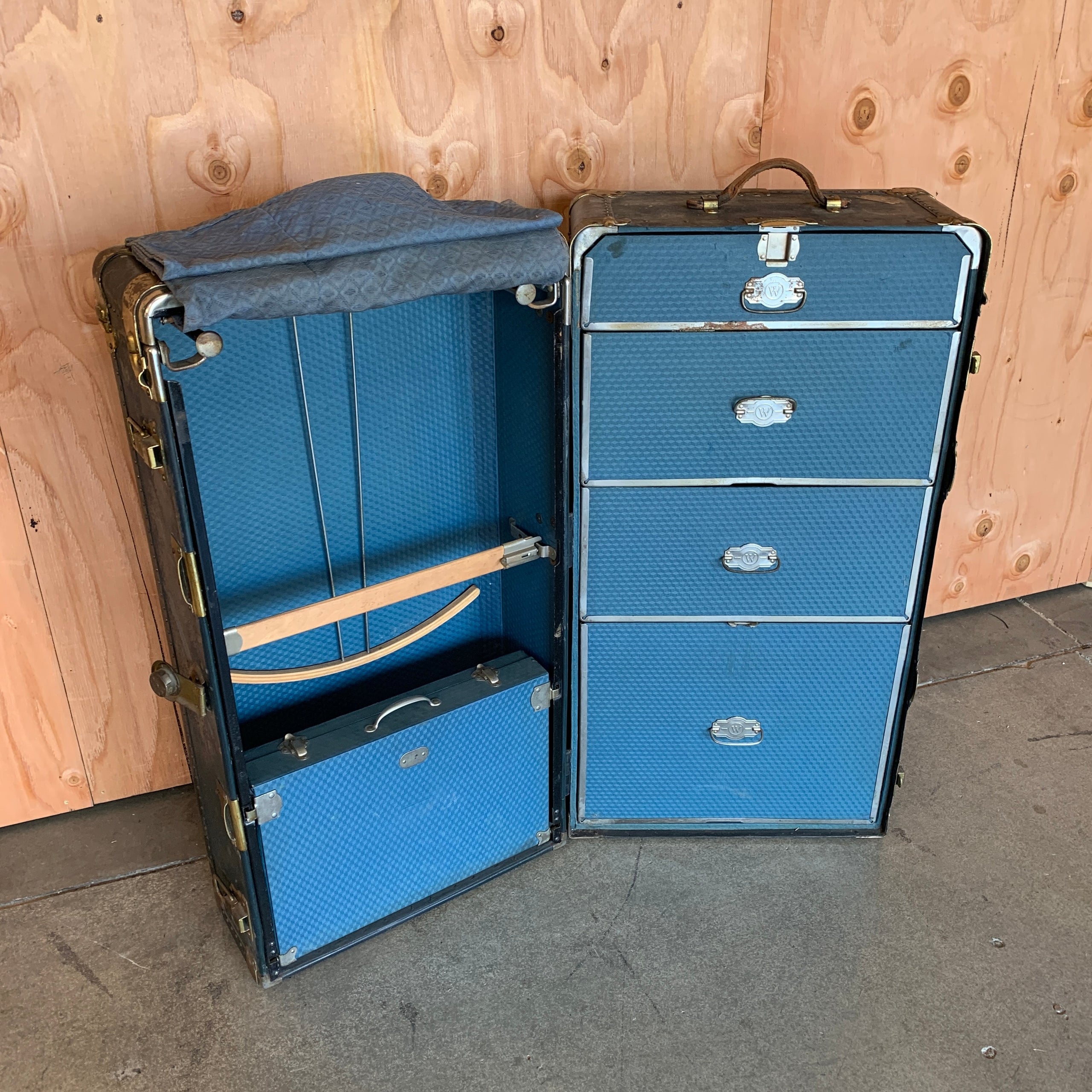 Antique Wheary Cushioned Top Wardrobe Trunk - Chests & Trunks - Pequot  Lakes, Minnesota, Facebook Marketplace