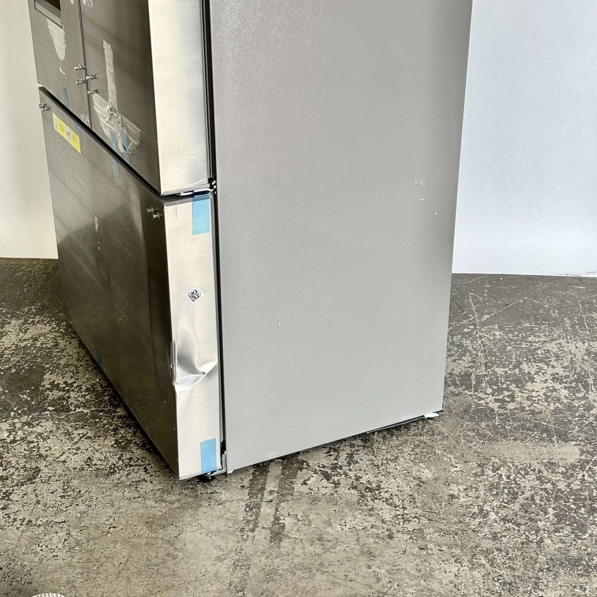 Frigidaire Professional 21.6 cu. ft. Refrigerator Habitat for